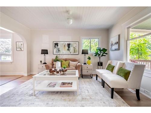 189 Ross Street, Welland, ON - Indoor Photo Showing Living Room