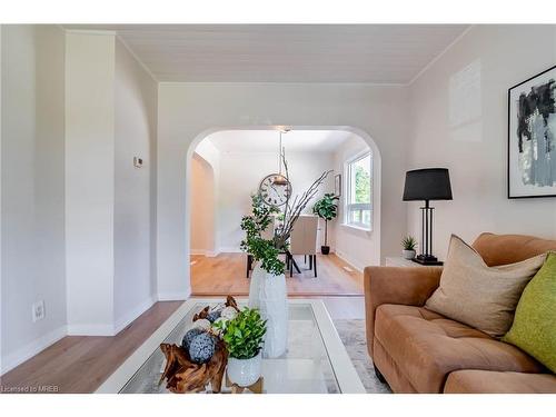 189 Ross Street, Welland, ON - Indoor Photo Showing Living Room