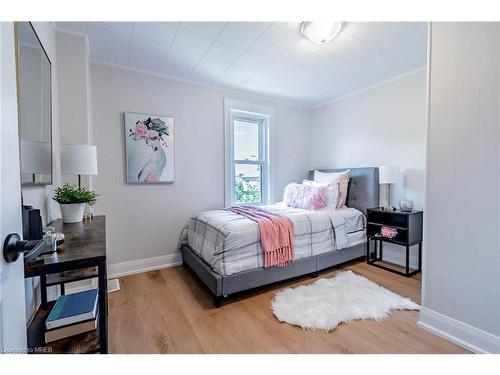 189 Ross Street, Welland, ON - Indoor Photo Showing Bedroom