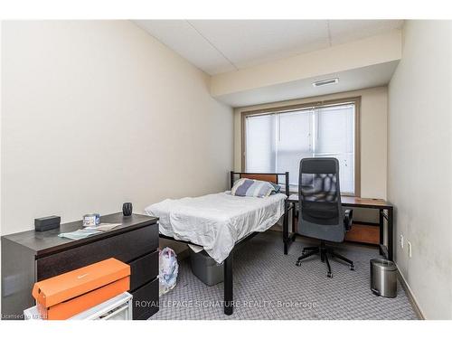 506-251 Lester Street, Waterloo, ON - Indoor Photo Showing Bedroom