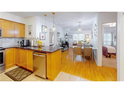 422-60 Mendelssohn Street, Toronto, ON - Indoor Photo Showing Kitchen