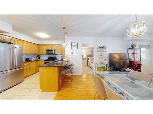 422-60 Mendelssohn Street, Toronto, ON - Indoor Photo Showing Kitchen