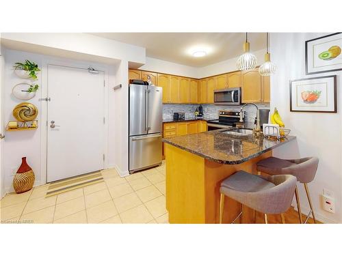 422-60 Mendelssohn Street, Toronto, ON - Indoor Photo Showing Kitchen