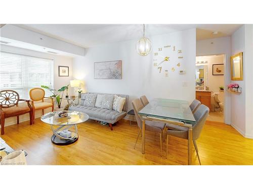 422-60 Mendelssohn Street, Toronto, ON - Indoor Photo Showing Living Room