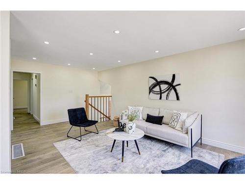 8776 Centennial Road, St. Thomas, ON - Indoor Photo Showing Living Room