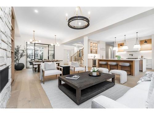 501 Avonwood Drive, Mississauga, ON - Indoor Photo Showing Living Room