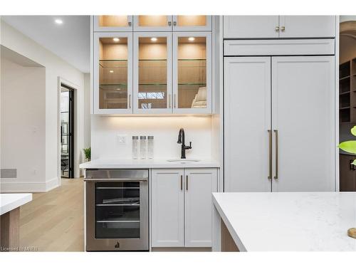 501 Avonwood Drive, Mississauga, ON - Indoor Photo Showing Kitchen