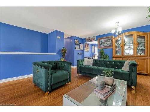 14 Potters Way, Woodstock, ON - Indoor Photo Showing Living Room