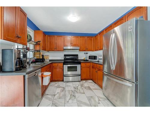 14 Potters Way, Woodstock, ON - Indoor Photo Showing Kitchen