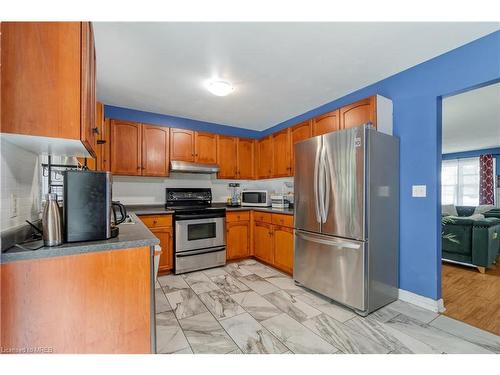 14 Potters Way, Woodstock, ON - Indoor Photo Showing Kitchen