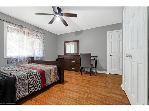 14 Potters Way, Woodstock, ON - Indoor Photo Showing Bedroom