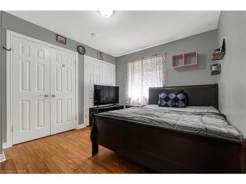 14 Potters Way, Woodstock, ON - Indoor Photo Showing Bedroom