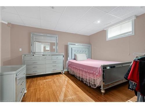 14 Potters Way, Woodstock, ON - Indoor Photo Showing Bedroom