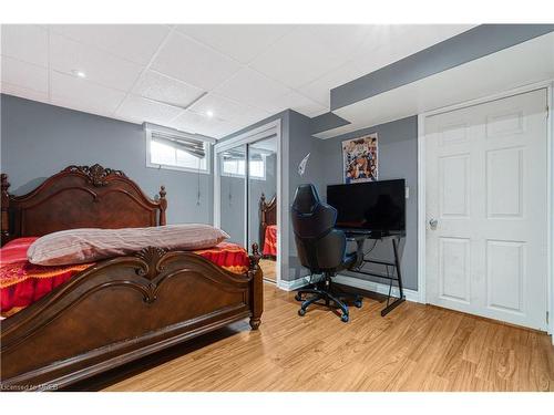 14 Potters Way, Woodstock, ON - Indoor Photo Showing Bedroom