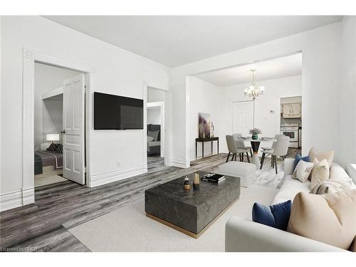 126 Dreaney Avenue, London, ON - Indoor Photo Showing Living Room