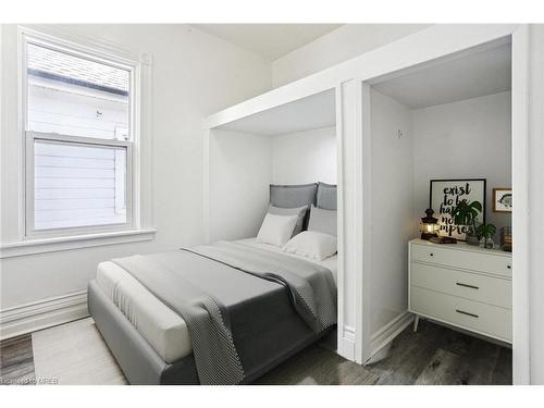 126 Dreaney Avenue, London, ON - Indoor Photo Showing Bedroom