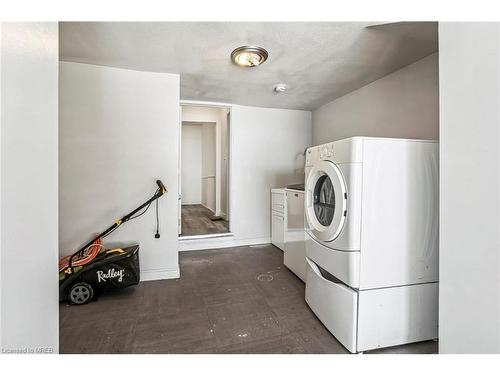 126 Dreaney Avenue, London, ON - Indoor Photo Showing Laundry Room