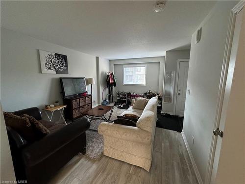 64-7768 Ascot Circle Circle, Niagara Falls, ON - Indoor Photo Showing Living Room