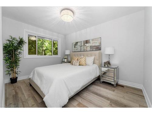 101 Crone Court, Newmarket, ON - Indoor Photo Showing Bedroom