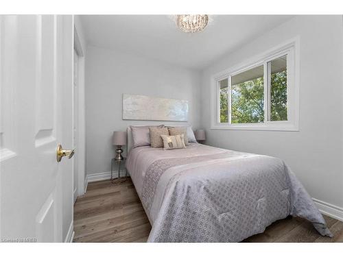 101 Crone Court, Newmarket, ON - Indoor Photo Showing Bedroom