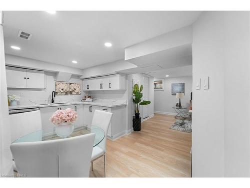 101 Crone Court, Newmarket, ON - Indoor Photo Showing Dining Room