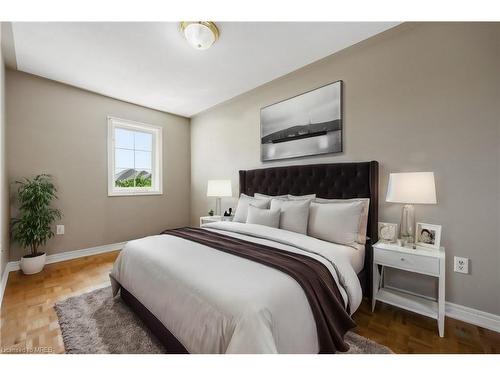 7173 Village Walk, Mississauga, ON - Indoor Photo Showing Bedroom