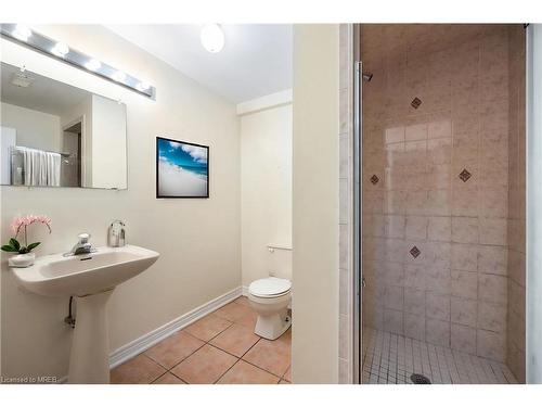 7173 Village Walk, Mississauga, ON - Indoor Photo Showing Bathroom