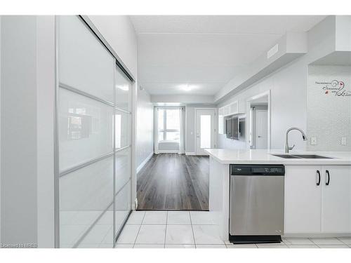 110-650 Sauve Street, Milton, ON - Indoor Photo Showing Kitchen