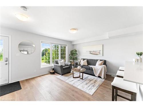 13-252 Penetanguishene Road, Barrie, ON - Indoor Photo Showing Living Room