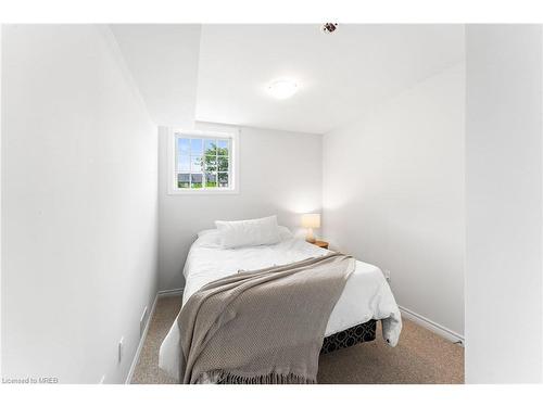 13-252 Penetanguishene Road, Barrie, ON - Indoor Photo Showing Bedroom