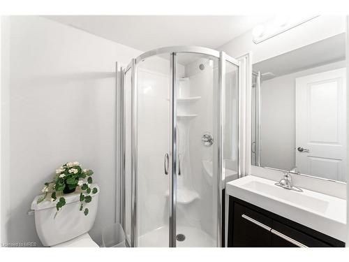 13-252 Penetanguishene Road, Barrie, ON - Indoor Photo Showing Bathroom