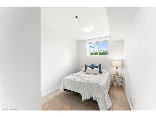 13-252 Penetanguishene Road, Barrie, ON - Indoor Photo Showing Bedroom