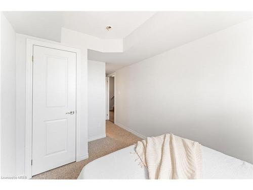 13-252 Penetanguishene Road, Barrie, ON - Indoor Photo Showing Bedroom