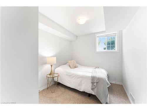 13-252 Penetanguishene Road, Barrie, ON - Indoor Photo Showing Bedroom