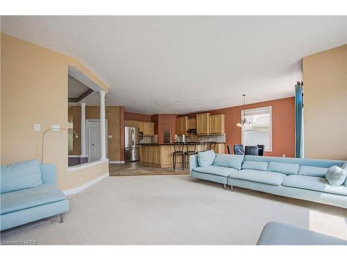 603 Salzburg Drive, Waterloo, ON - Indoor Photo Showing Living Room