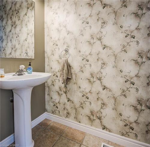 603 Salzburg Drive, Waterloo, ON - Indoor Photo Showing Bathroom