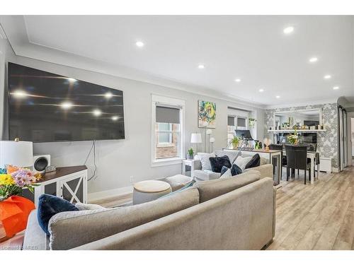 80 Haynes Avenue, St. Catharines, ON - Indoor Photo Showing Living Room