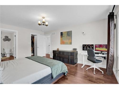 17 Lagoon Avenue, Hamilton, ON - Indoor Photo Showing Bedroom