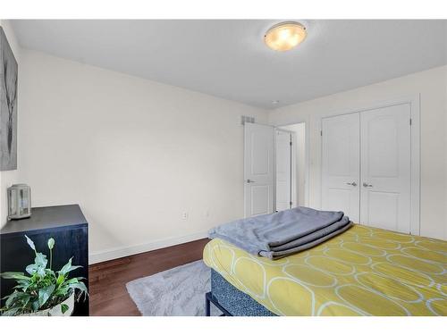 17 Lagoon Avenue, Hamilton, ON - Indoor Photo Showing Bedroom