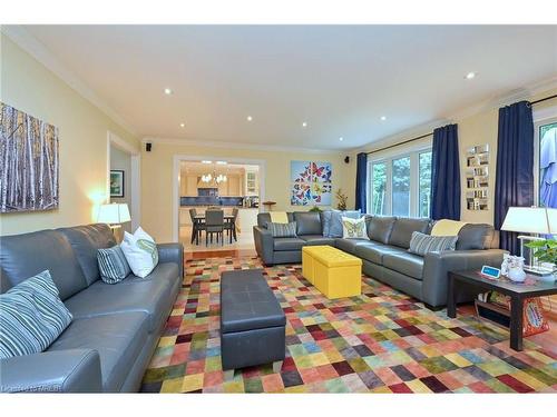 14 Penrose Court, Brampton, ON - Indoor Photo Showing Living Room