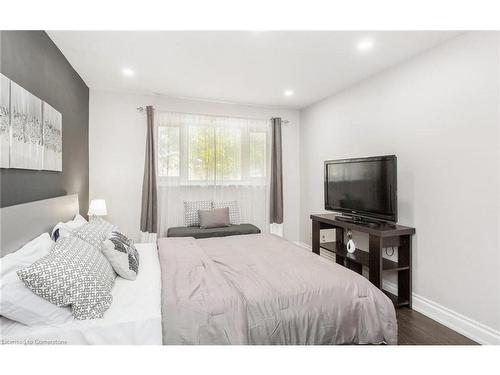 87 Fleetwood Crescent, Brampton, ON - Indoor Photo Showing Bedroom