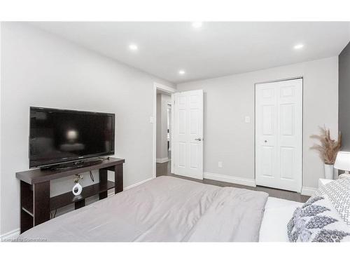 87 Fleetwood Crescent, Brampton, ON - Indoor Photo Showing Bedroom