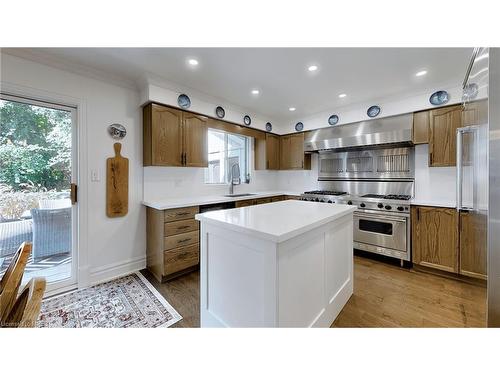 25 Cluster Oak Place, Brampton, ON - Indoor Photo Showing Kitchen With Upgraded Kitchen