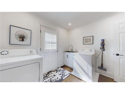 25 Cluster Oak Place, Brampton, ON - Indoor Photo Showing Laundry Room