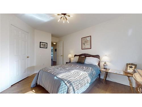 25 Cluster Oak Place, Brampton, ON - Indoor Photo Showing Bedroom