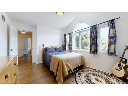 25 Cluster Oak Place, Brampton, ON - Indoor Photo Showing Bedroom