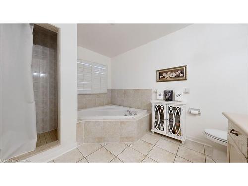 25 Cluster Oak Place, Brampton, ON - Indoor Photo Showing Bathroom