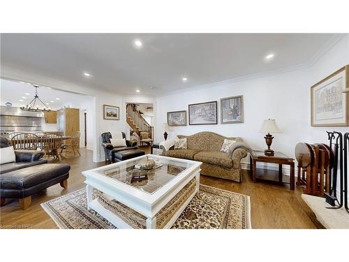 25 Cluster Oak Place, Brampton, ON - Indoor Photo Showing Living Room