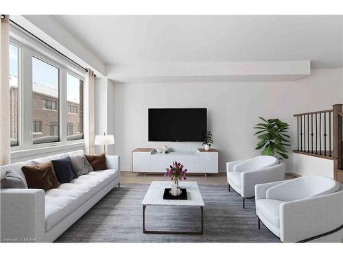 172 Eastbridge Avenue, Welland, ON - Indoor Photo Showing Living Room