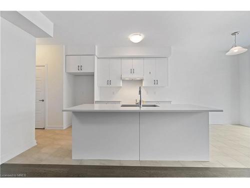 172 Eastbridge Avenue, Welland, ON - Indoor Photo Showing Kitchen